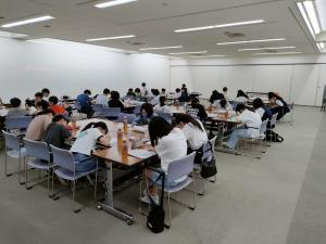 考え中