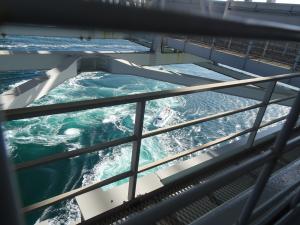 渦の道からみた海