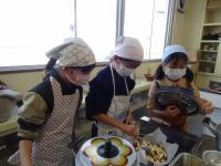 大学芋作っている