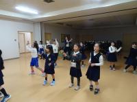 みんなで踊る