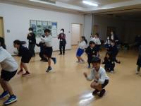 ちらばって踊る