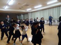 楽しく踊る