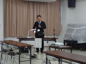 講師