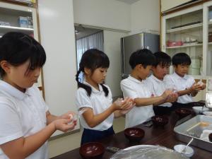 おにぎりを作る