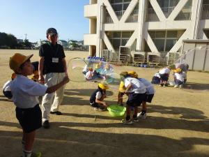 シャボン玉を飛ばす