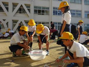 シャボン玉で遊ぶ