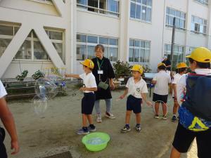 大きなシャボン玉ができる