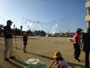 超特大シャボン玉を作る