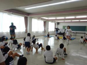 みんなで後ろ歩き