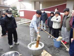小学生餅つき