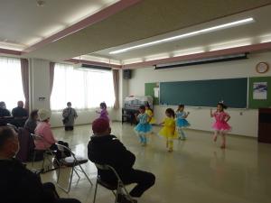 女の子のダンス