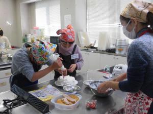 東公民館　クリスマスケーキ作り教室