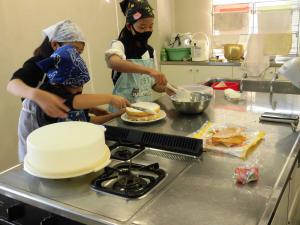 東公民館　クリスマスケーキ作り教室