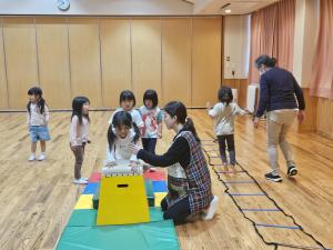 2チームに分かれ、順番に指導してもらいました